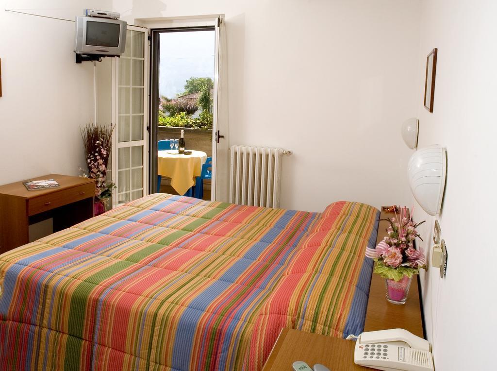 Hotel Del Mera Sorico Quarto foto